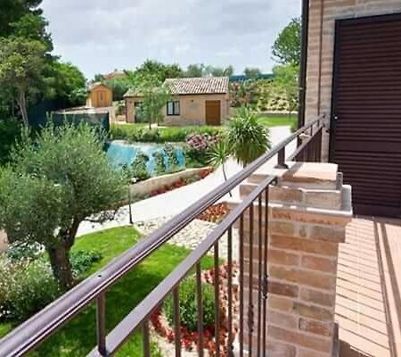 La Collina Lägenhet Monsampietro Morico Exteriör bild